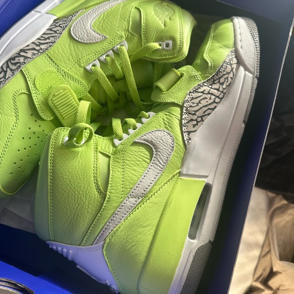 Nike Air Jordan Legacy 313 NRG White/Black-Volt - Picture 6 of 9